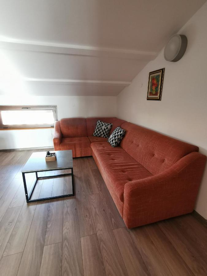 Apartments Divina Ровин Екстериор снимка