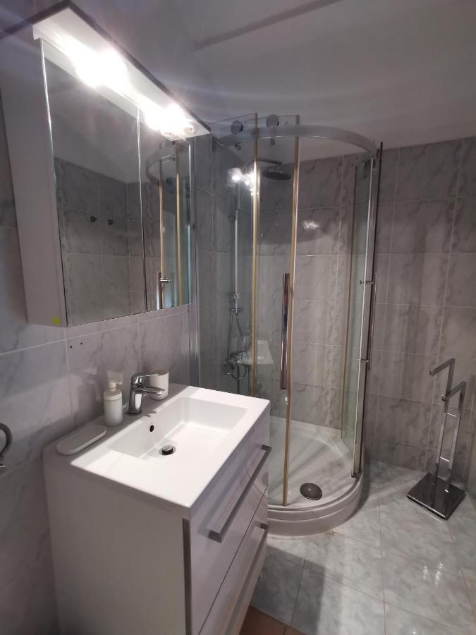 Apartments Divina Ровин Екстериор снимка