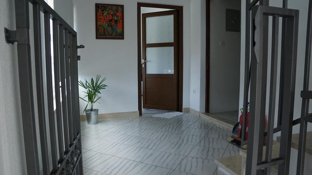 Apartments Divina Ровин Екстериор снимка