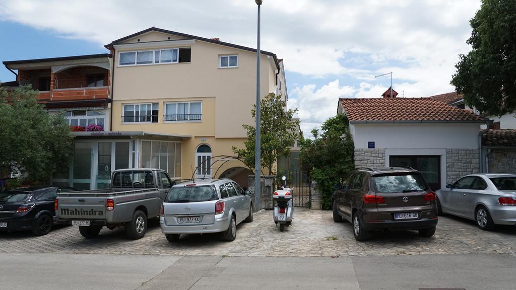Apartments Divina Ровин Екстериор снимка